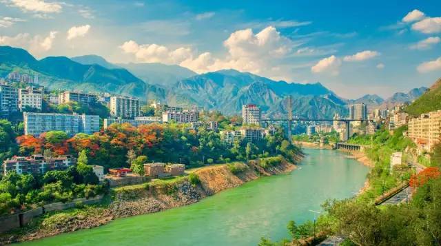 走进四川，探寻神奇土地的独特魅力