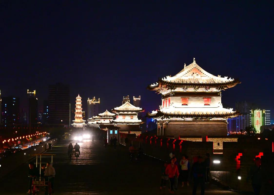 大同小镇,阳光下的温馨故事